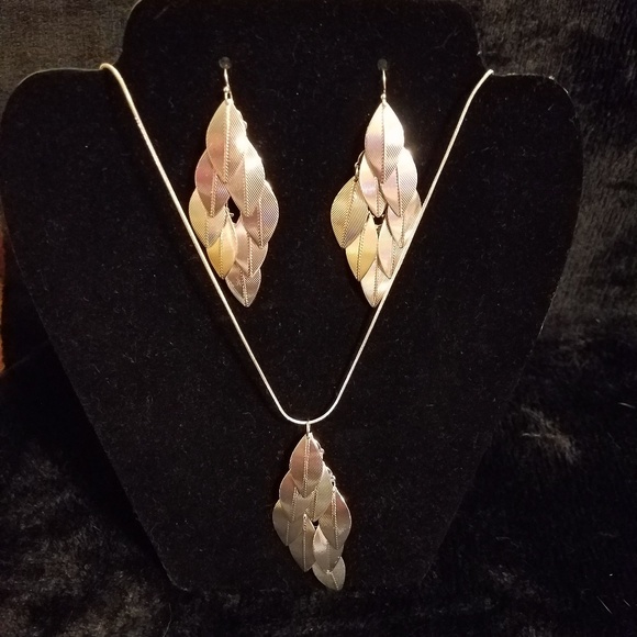 Jewelry - Silver feather Necklace with matching Earrings NWT